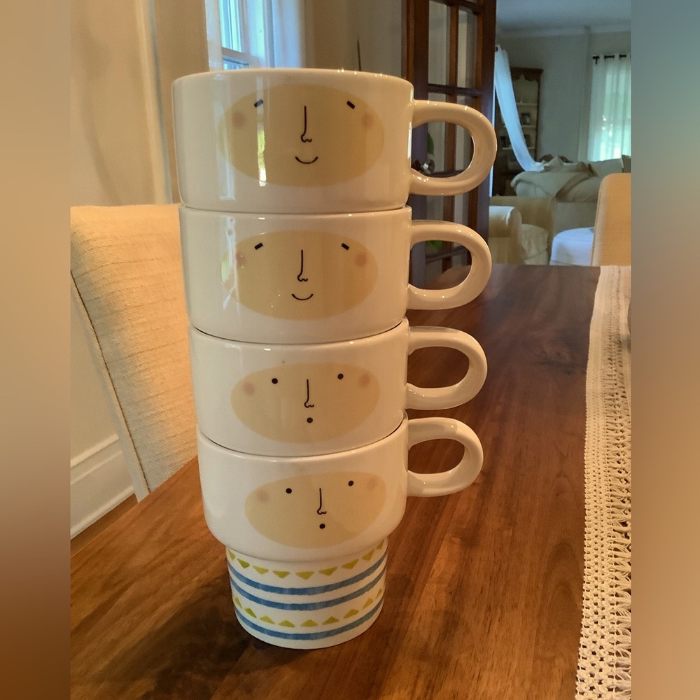 Set of 4 retro vintage stackable mugs